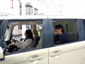 みその生活支援クリニック外観と往診スタッフ